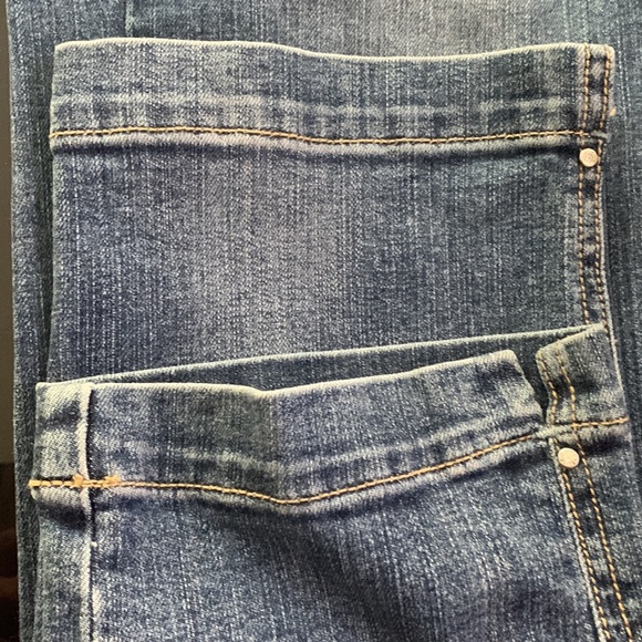 White House Black Market Bling Accent Medium Wash fade distressed Blue Denim - Picture 10 of 10